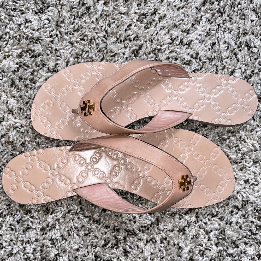 Tory Burch Monroe Leather Thong Sandals – Nude, Size 10, Gold Logo